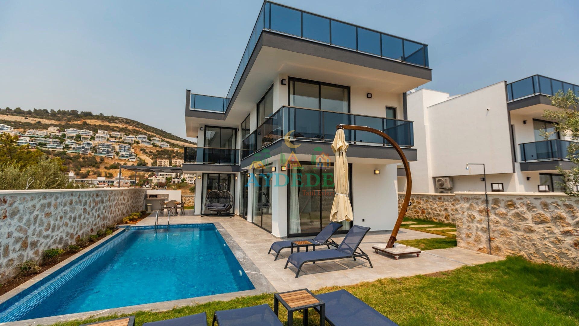 Villa Lips 2