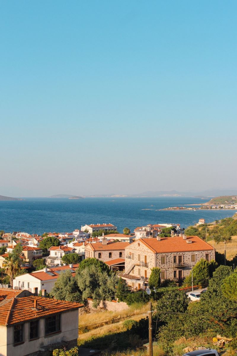 Ayvalık ve Cunda Adası'nın Ege Denizi kıyısından yaz manzarası