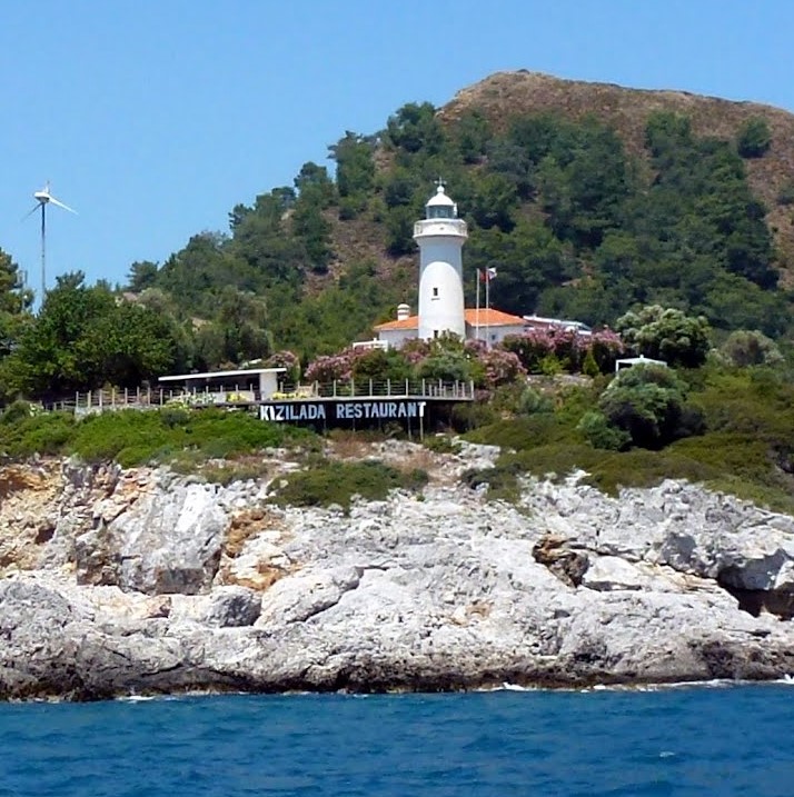 Kızılada koyu ve deniz feneri, Fethiye Körfezi