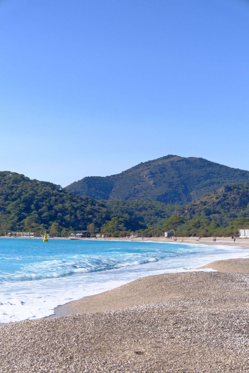Ölüdeniz çevresinde doğayla iç içe bungalov manzarası