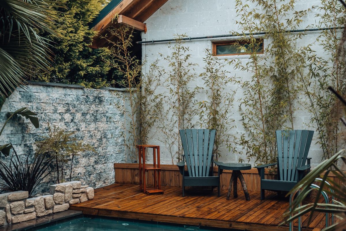 Sapanca'da özel havuzlu bungalov ve ahşap teras