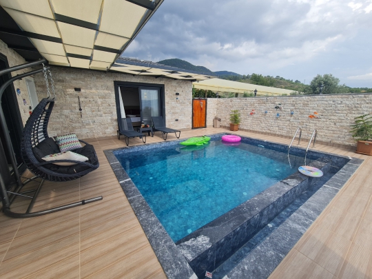 Papatya villa özel yüzme havuzu