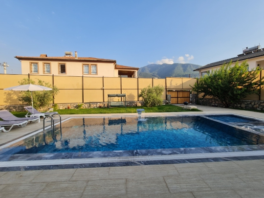 özel yüzme havuzlu villa samira
