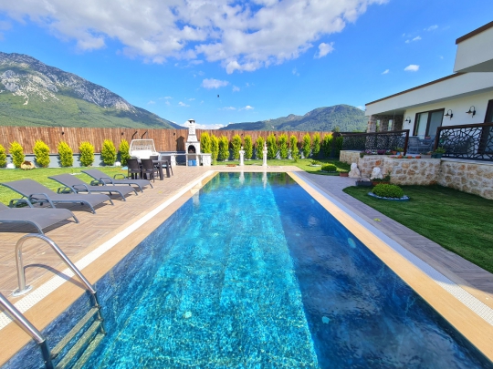 Tam korunaklı özel yüzme havuzu Villa Elisa Fethiye kiralık villa