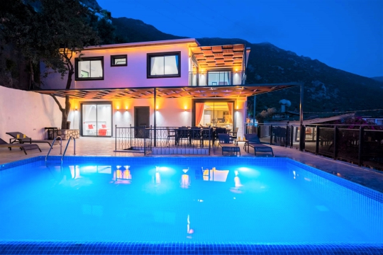 Kalkan’da Lüks Villa Tatili: Özel Havuz ve Eşsiz Manzaralar