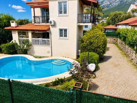Villa Kavak havuz terası ve villa dış mimarisi – Ovacık muhafazakar villa