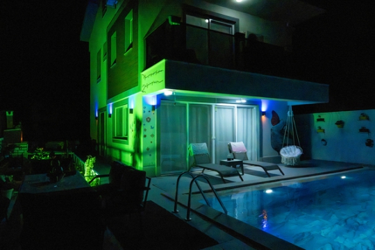 Fethiye Seydikemer Çaltıözü gece aydınlatmalı havuzlu villa