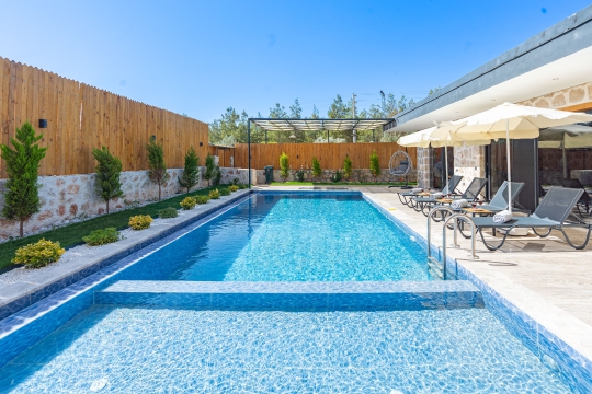 Villa Enovs Kalkan’da muhafazakâr aileler ve balayı çiftleri için özel havuzlu, doğa içinde huzurlu tatil villası.