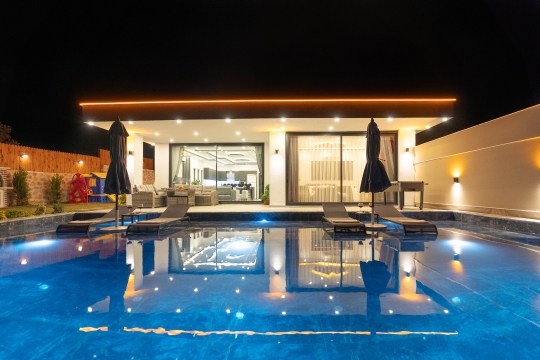 Villa Leylak 2 | Korunaklı Şelaleli Havuzlu Aile Villası