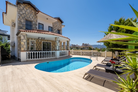 Fethiye Çalış Villa Comfy geniş bahçe ve özel yüzme havuzu