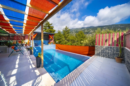 Villa Kara 1 Kalkan İslamlar uzun havuz ve doğa manzaralı teras