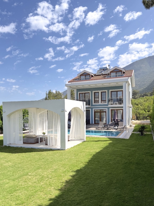 Fethiye Ovacık'ta doğayla iç içe konumlanan Villa Mavi 3 bahçe alanı