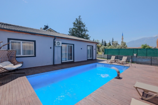 Modern mimarili Villa Begonvil 2 tatil villası