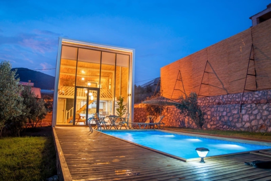 fethiye art bungalov özel havuzlu bahçe alanı