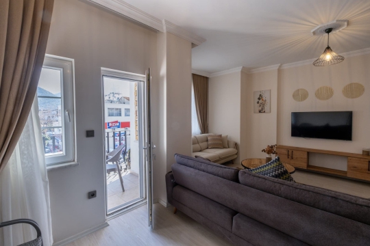 Fethiye Patlangıç Han Apart 4 balkon çıkışlı salon