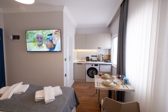 Fethiye Patlangıç Han Apart 1 mutfak ve oturma alanı, kompakt tasarım