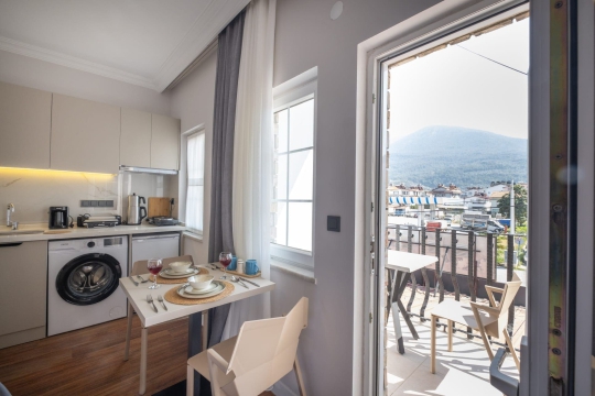 Han Apart 1 açık mutfak ve yemek alanı, Fethiye Patlangıç apart