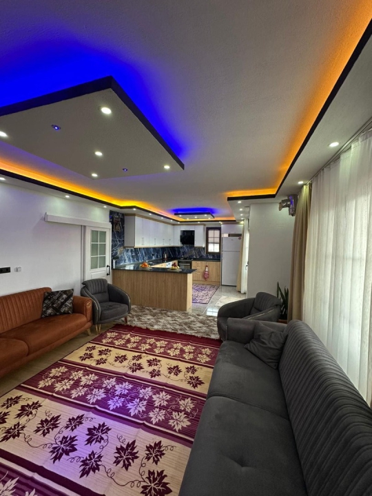 Fethiye Saklıkent apartta açık mutfak ve salon tasarımı