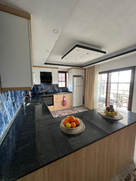 Fethiye Saklıkent Müstakil apartta modern mutfak ve kullanışlı tezgah alanı