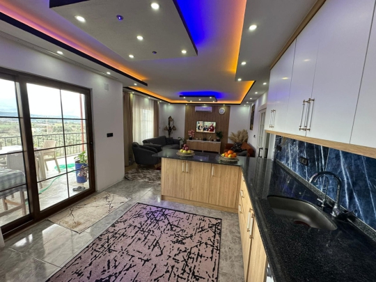 Saklıkent’te geniş balkonlu ve aydınlık mutfak alanı