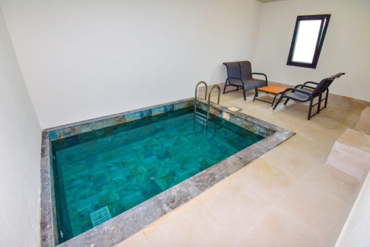 Isıtmalı kapalı havuzlu villa iç havuz detayları Fethiye Avlu villa