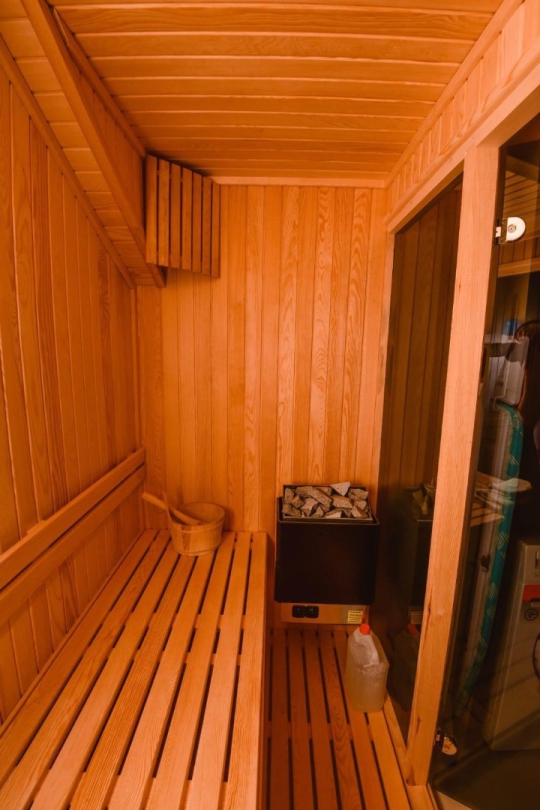 Villa Avlu'da sauna alanı ahşap kaplama lüks sauna iç tasarımı