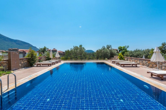 Fethiye Ovacık Villa Limon 1 geniş ve ferah havuz manzarası