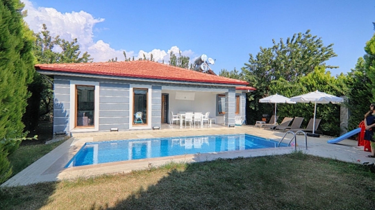 Özel yüzme havuzlu kiralık Avlu  villa, Fethiye’de konforlu tatil evi dış cephe görünümü 
