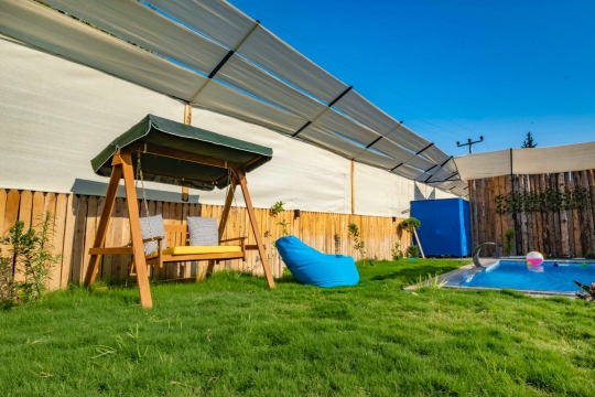 Villa İlkay 5 Seydikemer Çobanlar’da salıncaklı bahçe ve dinlenme alanı