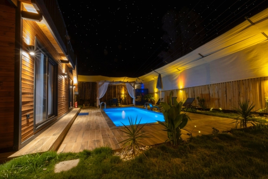 Seydikemer Çobanlar’da Villa İlkay 6 gece havuz manzarası ve huzurlu tatil atmosferi
