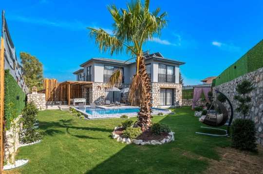Villa İlkay 1 Seydikemer Çobanlar’da özel havuzlu geniş bahçeli lüks villa 