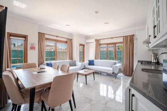 Ferah ve modern salon alanı Villa Kerim 1 Fethiye Çiftlik