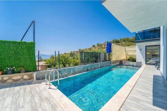Doğa manzaralı özel havuzuyla Villa Usta’da sakin ve konforlu villa tatili.