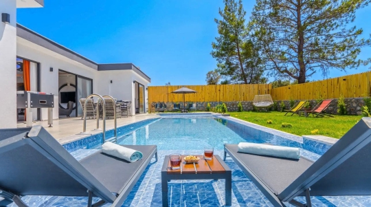 Villa Leman | Kalkan Palamut Köyü’nde Muhafazakar, Jakuzili, Saunalı ve Çocuk Havuzlu 2+1 Kiralık Lüks Villa