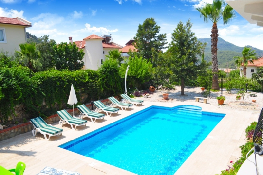 Fethiye Ovacık’ta Özel Havuzlu Villa Fiest’in Havuz Terası