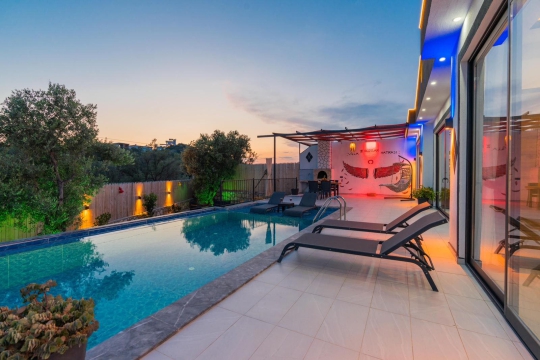 Kalkan Akbel’de Havuz Başında Gün Batımı Manzaralı Villa Windy 2
