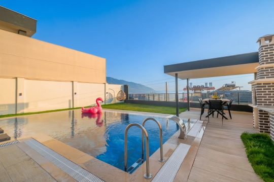 Korunaklı özel yüzme havuzu ve ferah bahçesiyle Villa Kai, muhafazakar villa tatili arayan misafirler için ideal bir konaklama seçeneğidir.