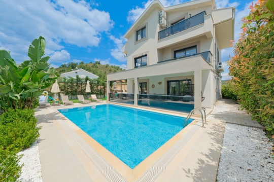 Lavitas Villa uzak açı havuz görüntüsü ev görüntüsü