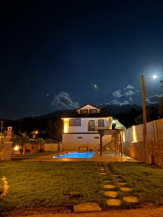  Villa Evo | Fethiye Seydikemer Hacıosmanlar’da Saklıkent’e Yakın, Geniş Bahçeli 3+1 Kiralık Villa