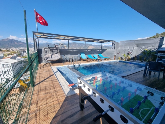 Fethiye Karaçulha Villa Mori özel havuz, bahçe ve dinlenme ve Langırt masası alanı