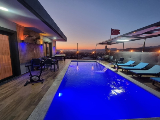 Fethiye Karaçulha Villa Mori özel havuz, bahçe ve dinlenme alanı