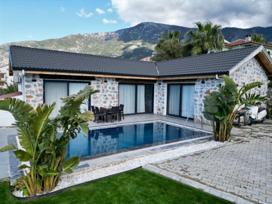 Ovacık’ta özel havuzlu modern taş mimarili lüks Villa Verde