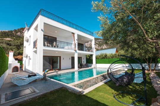 Fethiye Kirme’de doğa içinde Villa Seren dış görünüm