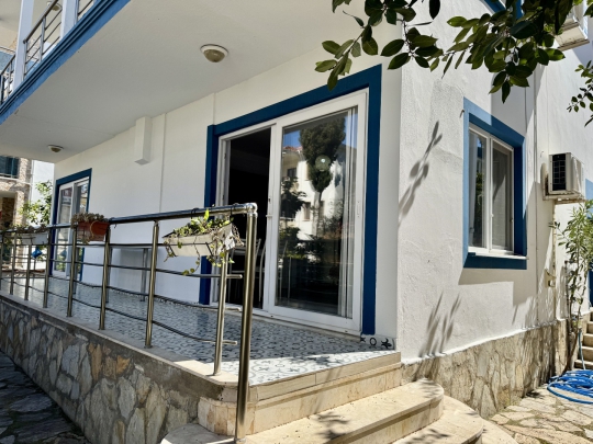 fethiye merkez etap apart 1 giriş tarafının dış görünümü