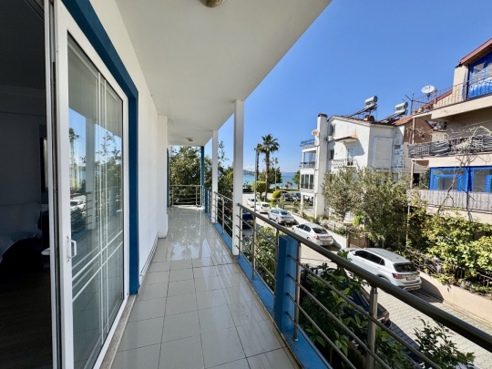 fethiye merkezde etap apart 4 e ait balkondan deniz manzarası görünümü