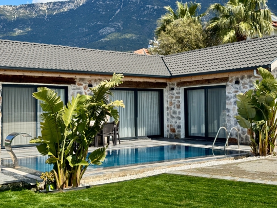Ovacık Villa Verde dış alan, özel yüzme havuzu ve güneşlenme alanı