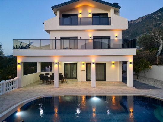 Ovacık merkezde kiralık Villa Çiğdem dış alan