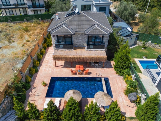 Villa İrem Gül | Fethiye Yeşilüzümlü 4+1 Geniş Bahçeli Kiralık Villa