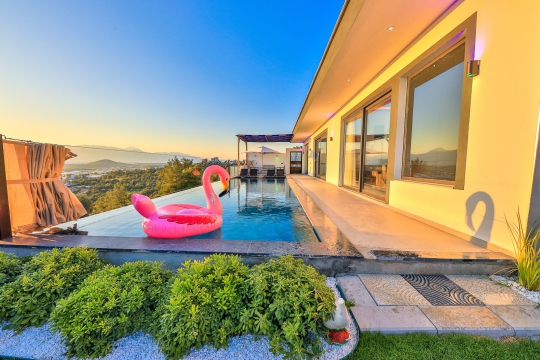 kalkanda lüks balayı villası villa eros