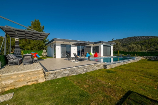 villa zuhal havuzlu dış görünüm